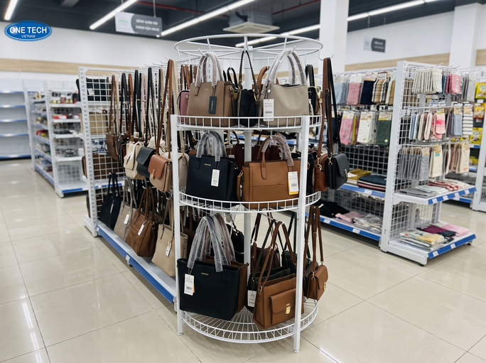 Tiêu chí lựa chọn kệ trưng bày túi xách phù hợp tại Cần Thơ